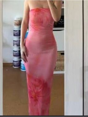 Strapless hibiscus floral maxi dress 🌺